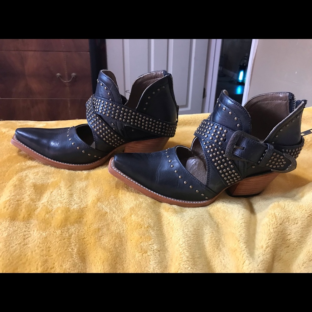 Ariat Dixon Rock n Roll Western Booties in black